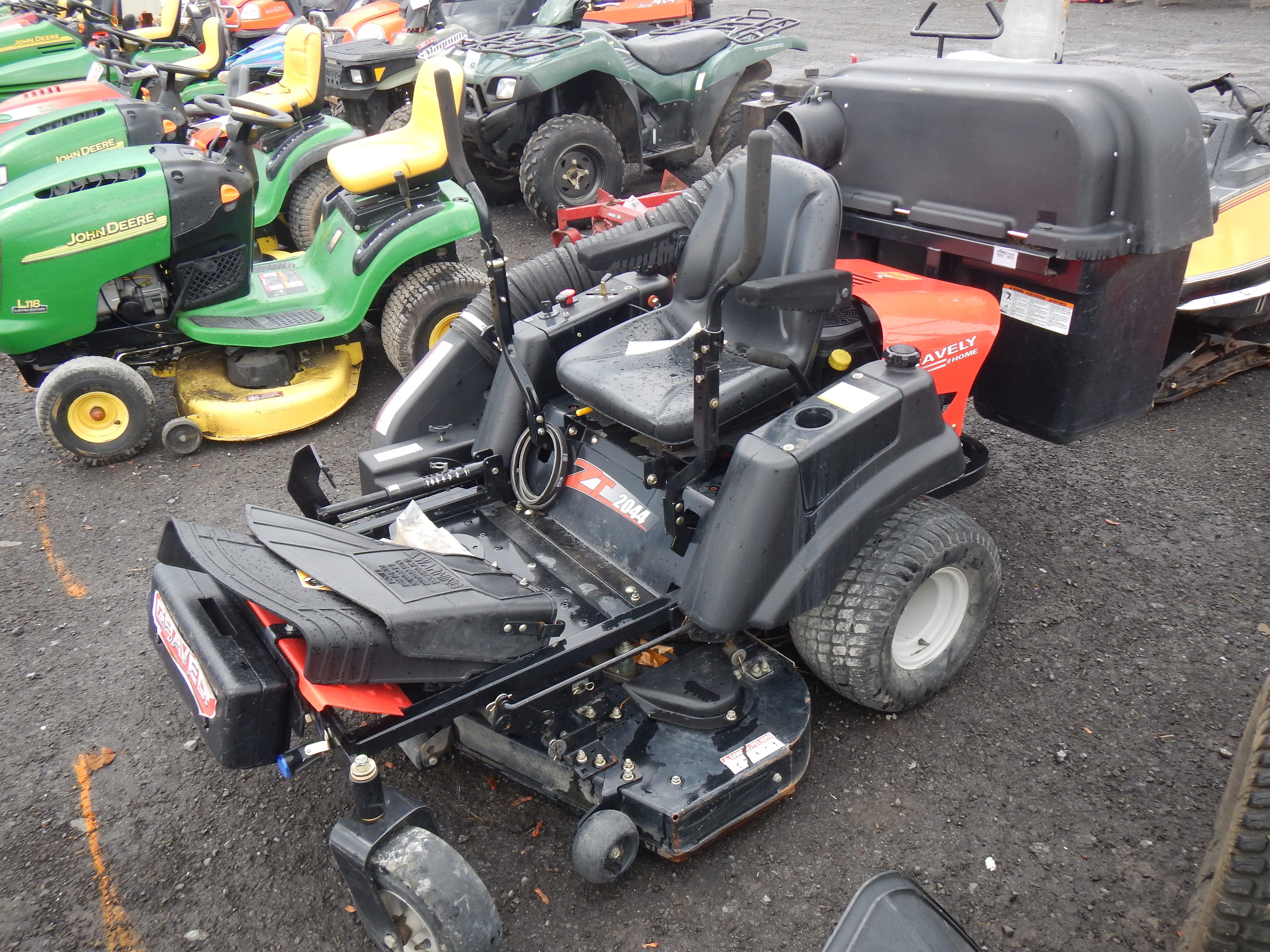 GRAVELY ZT 2044 W/ BAGGER