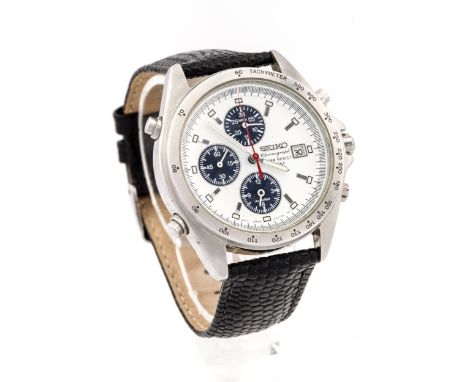 Seiko, a gentleman's stainless steel chronograph quartz wristwatch. Ref 7T32-7F80 A0, no 082793, The white dial with three bl