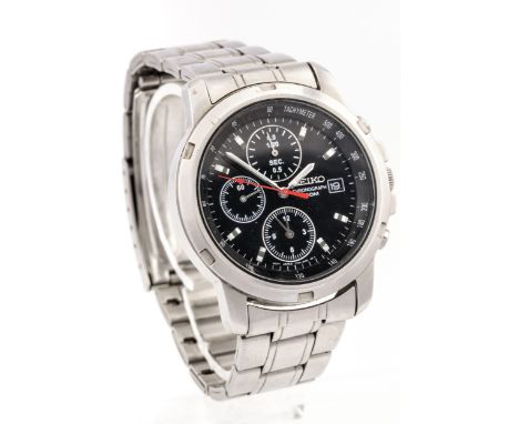 Seiko, a gentleman's stainless steel chronograph quartz wristwatch. Ref 7T92-OBF0 A0, no 262549, the black dial with three su