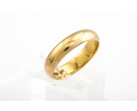 A vintage 22ct gold D-section wedding band. Hallmarks for Birmingham 1957, 4.7mm wide, size leading-edge O, 5.8g