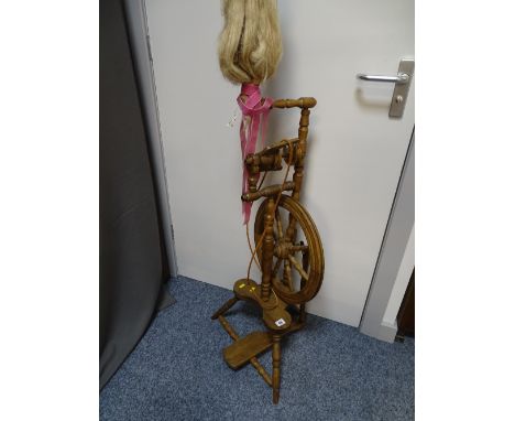 Vintage style spinning wheel