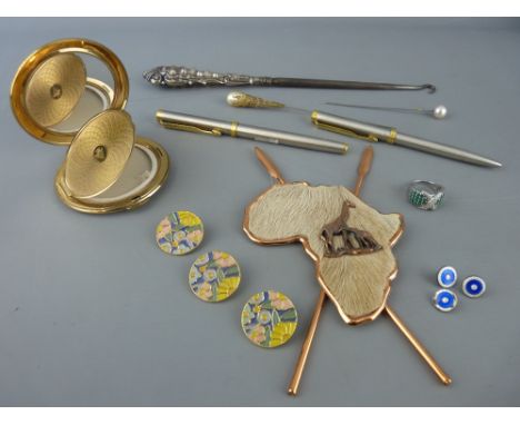 Mixed group of collectables including a silver handled button hook, three silver and enamel buttons, a stylish pen and ballpo