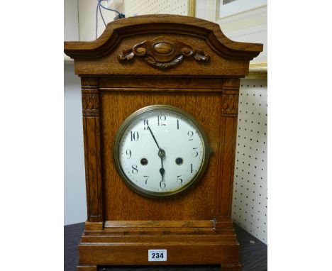 Oak encased circular dial mantel clock with eight day German striking movement