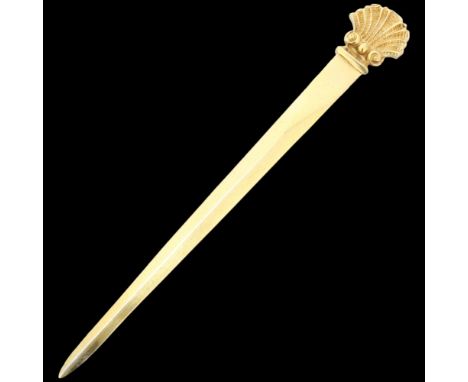 An Elizabeth II Irish silver-gilt scallop shell letter opener, Royal Irish Silver Co, Dublin 1969, 19.5cm, 1.8ozNo damage or 