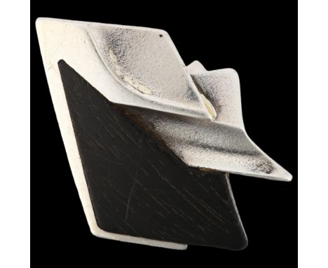 ZOLTAN POPOVITS for LAPPONIA - a Vintage Swedish stylised sterling silver and ebony abstract ring, circa 1986, abstract geome
