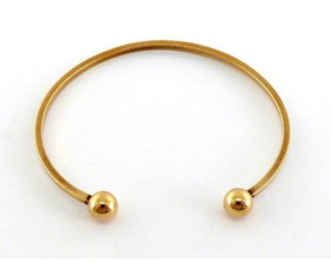 A 9 carat gold torque bangle, 62mm inner diameter, 4gms 