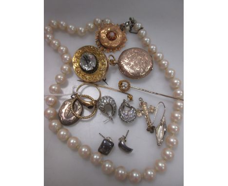 A quantity of late Victorian jewellery, a pearl necklace and other jewellery 