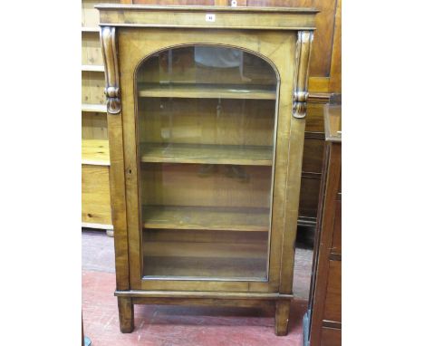 Standing large single door multi-shelf display cabinet