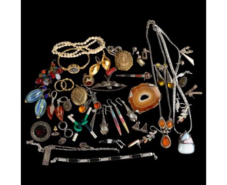 Various jewellery, including silver, lava cameo brooch, locket pendant etcLot sold as seen unless specific item(s) requested 
