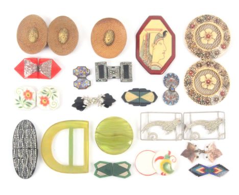 Buckles - seventeen decorative examples, including an oval wooden two part example with matching clip, buckle 10cms, a 'D' sh