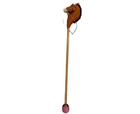 Steiff Steckenpferd mit Holz-Rollen, Knopf und verwaschene Fahne, L-100 cm, leicht fleckig. H-100 cm