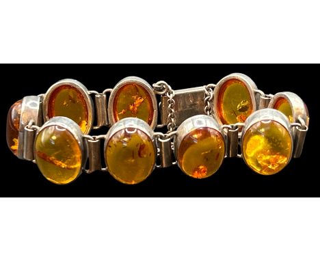 Silber-925- Armband mit 9 Bernstein-Cabouchons, Polen, 41,k gr., L-ca. 18,5 cm, Sicherheitskette, B-ca. 2 cm