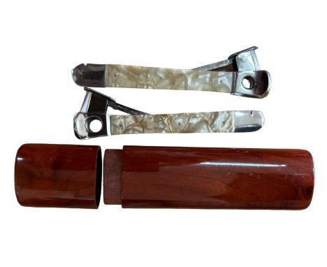 2x "Pfeil-Ring" Zigarrenasbschneider, 1x neuwertig in Edelholz-Etui, 1x Gebrauchsspuren