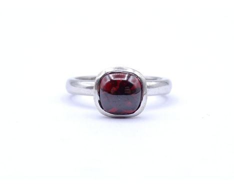 925er Silber Ring mit einem roten Farbstein, TP gemarkt, 6,1g., RG 57