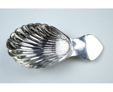 A Georgian style silver tea caddy spoon, having a shell-form bowl, Francis Howard Ltd, Sheffield, 1986