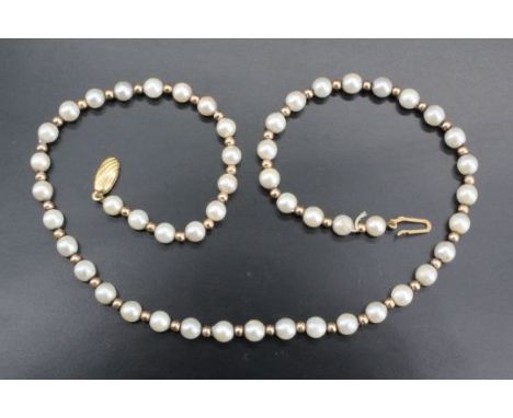 A cultured pearl necklace, having a nine carat gold box clasp, Birmingham, 1996, the pearls being approximately 5.5 mm in dia