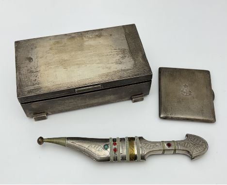 A silver box with wood lined interior with plaque inside inscribed 'From The Officers 5thBn7thRajput Regiment,' dimensions 18
