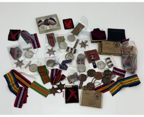 Mixed range in plastic tub including First World War Victory Medals to CH.17900 Pte G.R. Alvey R.M.L.I., 4843 Pte H.T. Davis 