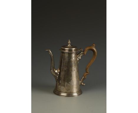 A GEORGE II COFFEE POT of circular tapering form, with slightly domed hinged cover and knop finial, wooden scroll handle and 