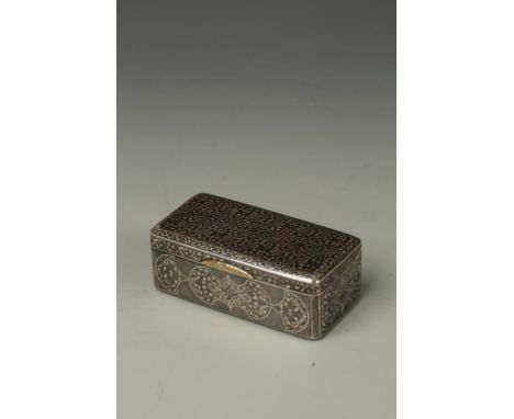 A RUSSIAN NIELLO SNUFF BOX of rectangular form, the body decorated with geometric and foliate niello designs, with gilt inter
