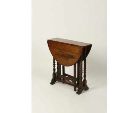 AN OAK DROP FLAP OCCASIONAL TABLE, the oak top on two pairs of turned legs with moulded gate action supports, 26" wide, 17th 