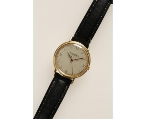 INTERNATIONAL WATCH COMPANY: A GENTLEMANS 18CT YELLOW GOLD WRISTWATCH, the round dial with Arabic and baton numerals, sweep s