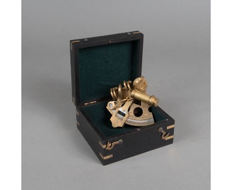 Sextant, Henry Barrow. In wooden box. 13 cm.