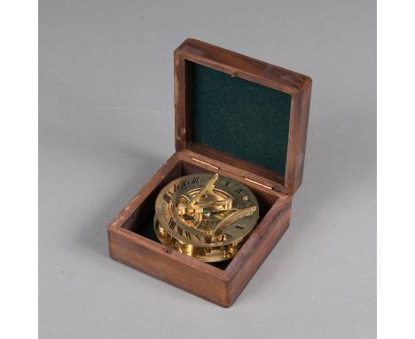Compass, English. Bronze, wooden box. 10 cm.
