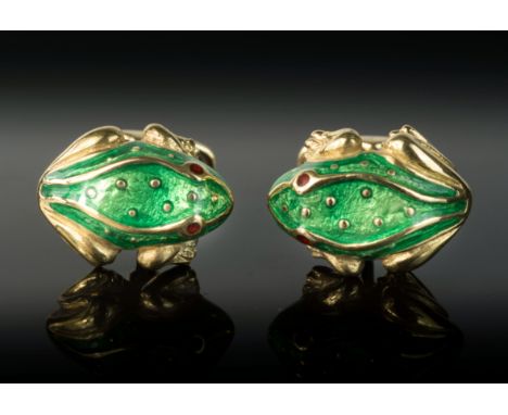A pair of 18ct yellow gold and enamel frog cufflinks, the frogs 18mm. long. (2)