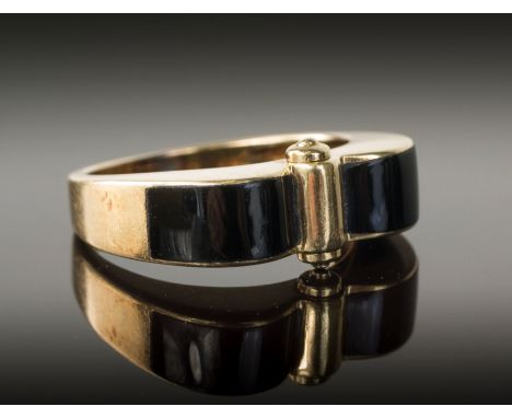 A 14ct yellow and black onyx Art Deco style ring, 1950s-60s, ring size M.