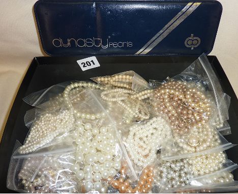 Large quantity of vintage simulated and faux pearl necklaces