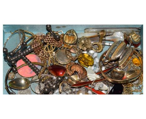 Assorted costume and dress jewellery and effects to include lockets, snap bangle, enamelled spoons, etc  