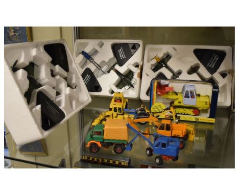 Quantity of die-cast model vehicles to include boxed Corgi Major 1110 crawler loader, Marklin 8035 crane, Corgi Uninog 406, J