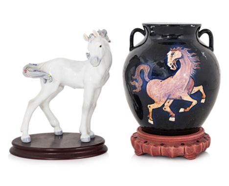 A LLADRO HORSE STATUE AND A HORSE DECORATED JAR
A Lladro Spanish porcelain 'Zodiac Collection' horse figure, ref. TZ97U with 