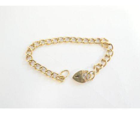 9ct gold curb link padlock gate bracelet. 15g, L.20.5cm