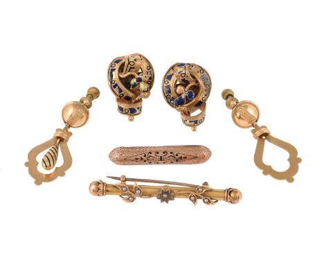 
	
		A small collection of jewellery items, to include a pair of drop ear pendants, with later base metal screw fittings, 4cm