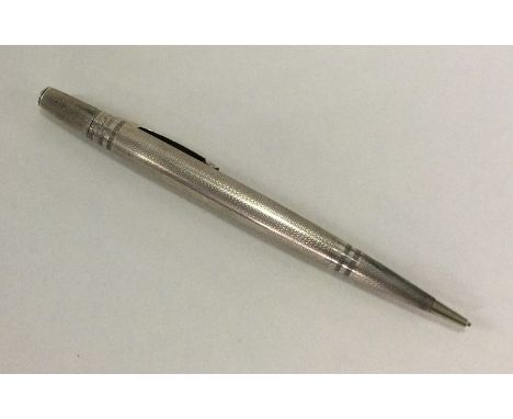 A heavy engine turned silver pencil of typical form. Approx. 20 grams. Est. £30 - £50.