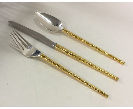 STUART DEVLIN: A good quality three piece cutlery set with tapering gilt handles. London. Approx. 210 grams. Est. £250 - £300