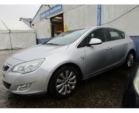 Make &amp; Model: Vauxhall Astra EliteDate of Reg: SA61 XYFColour: Silvercc: 1598MoT: 25-09-2021Fuel Type: PETROLMileage: 78k