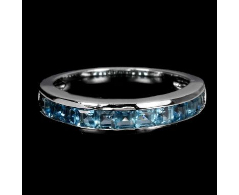 A matching 925 silver ring set with princess cut blue topaz, (N.5).