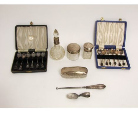 A mixed collection of silver items to include a boxed set of teaspoons in the seccessionist style, Birmingham 1943, together 