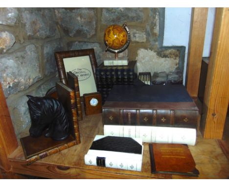Mixed novelty lot to include leather bound books in the form of coasters, trinket boxes, etc together with novelty bookends a