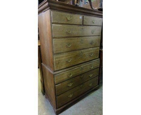 A Georgian oak chest on chest of six long and two short drawers on bracket supports, 110 cm wide
