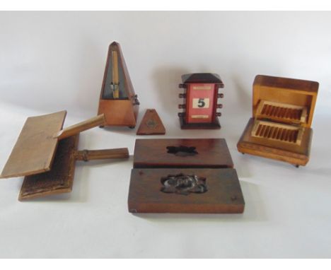Mixed treen lot to include metronome, perpetual desk calendar, Sorrento style musical cigarette box, a pair of wool carding b