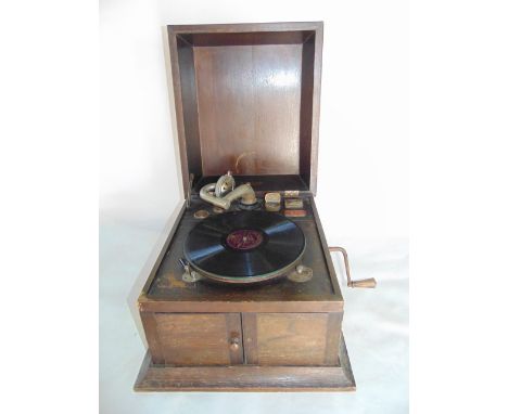 Vintage oak case Dulcetto gramophone