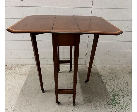 A mahogany drop leaf gate legged side table with string inlay (H67cm W76cm D61cm)