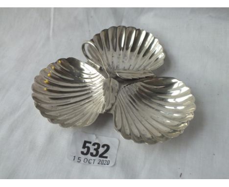 A triple sterling silver trinity dish with leaf handle - 4.5" wide - 63gms