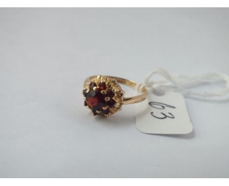 A garnet cluster ring in 9ct - size K - 2.1gms