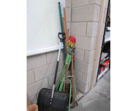 A quantity of garden tools