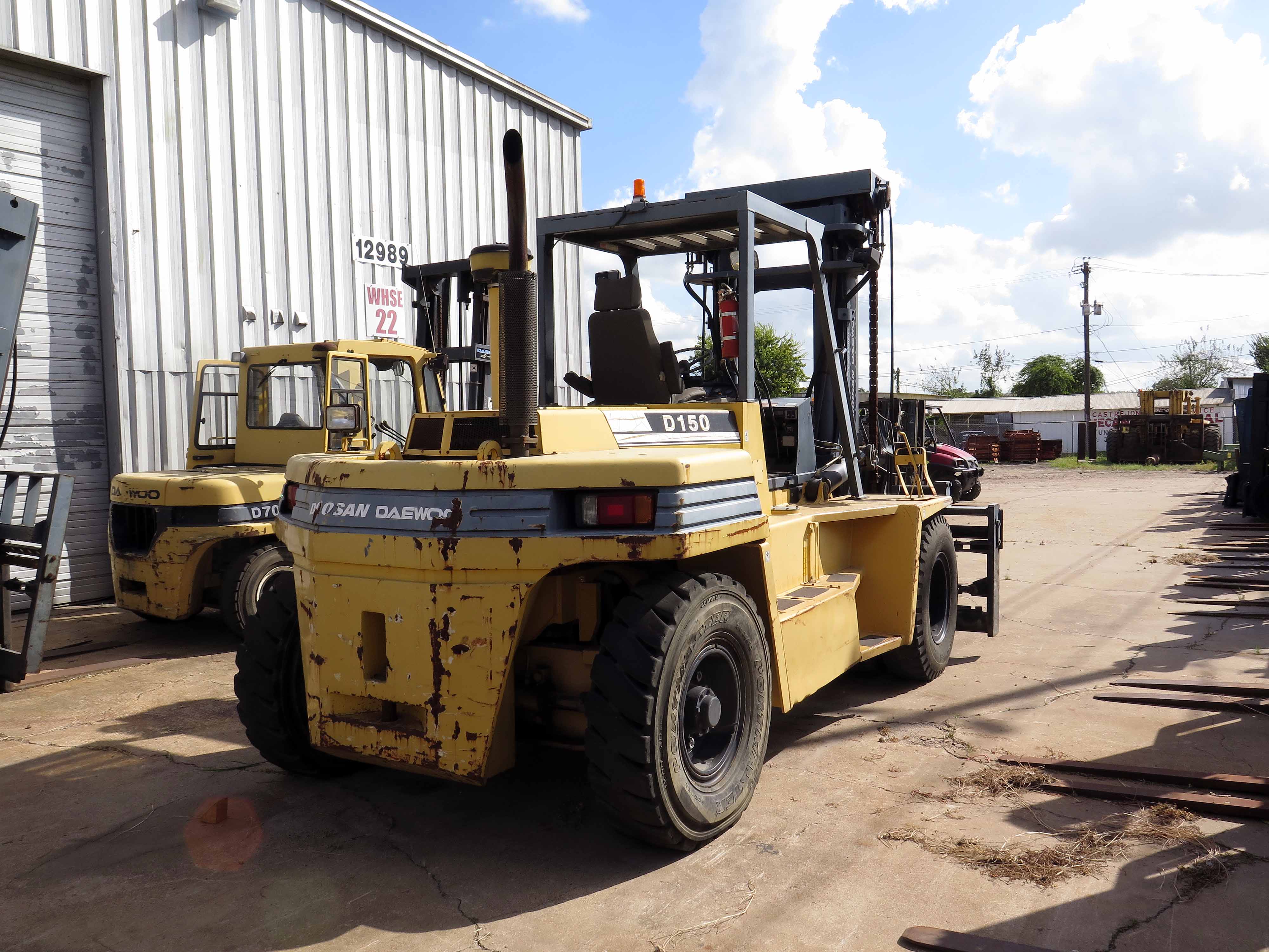 FORKLIFT, DOOSAN DAEWOO 30,400 LB. MDL. D150, diesel engine, 2stage mast, 138" lift ht., 93" for